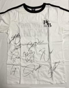 TWICE全員直筆サイン入りTシャツ オンラインくじ当選品　値下げ不可コメントへ TWICE全員直筆サイン入りTシャツ オンラインくじ当選品 - メルカリ