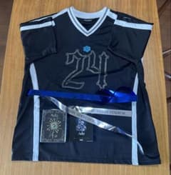 Ado 日産スタジアム ライブ Ao Tシャツ ブローチ 銀テ セット Ado 日産スタジアム ライブ Ao Tシャツ ブローチ 銀テ セット - メルカリ