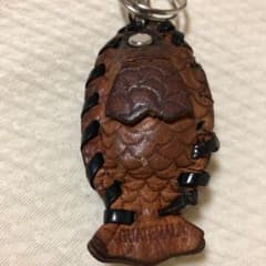 魚モチーフ　レザーキーホルダーのサムネイル
