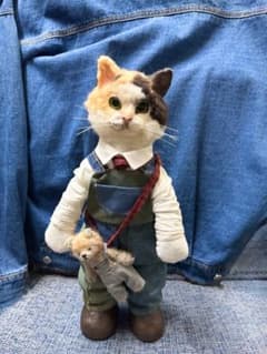 A猫 デニムな三毛猫のアートドール【ハンドメイド 猫 羊毛フェルト A猫 デニムな三毛猫のアートドール【ハンドメイド 猫 羊毛フェルト