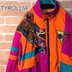 【★チロリア】【★レアデザイン】古着　ナイロンジャケット　お洒落デザインのサムネイル