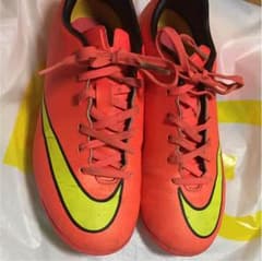 ②足!ナイキ &アディダス サッカー トレーニングシューズ 中古 22.5センチのサムネイル