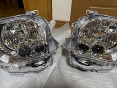 新車外し】ハイエース 200系8型ナローボディ純正ヘッドライト 左右2個