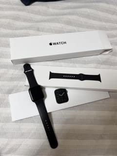 Apple Watch SE 44mmスペースグレイアルミニウムケースとブラッ…のサムネイル