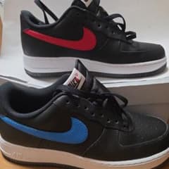 Nike スニーカー ブラック/レッド/ブルーのサムネイル
