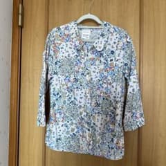 花柄ブラウスのサムネイル