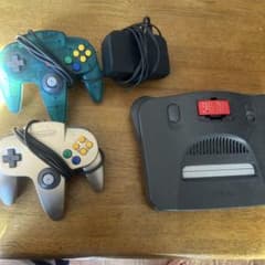 NINTENDO64 本体とコントローラーセットのサムネイル