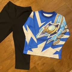 ウルトラマンデッカーなりきり変身リアルプリント長袖パジャマ110のサムネイル