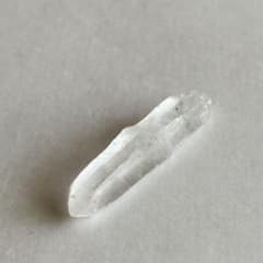 3.6g マニカラン水晶 原石 ミニミニサイズ ポイント - メルカリ
