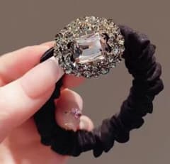 ビジュー付き ブラック ヘアゴムのサムネイル