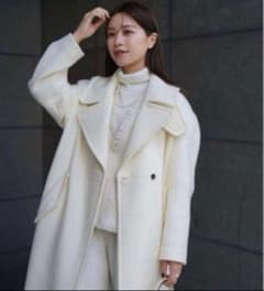 極美品　Double-breasted Wool coat laubeblanc 極美品 Double-breasted Wool coat laubeblanc - メルカリ