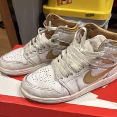 NIKE Air Jordan 1 Mid ホワイト ゴールドのサムネイル