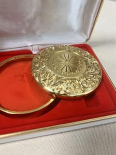 高級朱肉 菊紋様 金色ケース入りのサムネイル