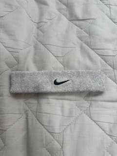 NIKE ヘッドバンド グレー スウッシュ刺繍のサムネイル