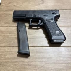 GLOCK 18C ガスガン 9x19 マガジン付き - メルカリ