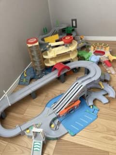 トミカ　やまみちドライブ　高速道路　立体パーキング　トーマスハラハラ操作場のサムネイル