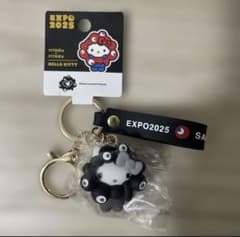 万博限定 サンリオ 黒ミャクミャク なりきりキーホルダー　ハローキティのサムネイル