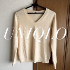 UNIQLO 美品　カシミアニット　Vネック　オフホワイト　早い者勝ちのサムネイル