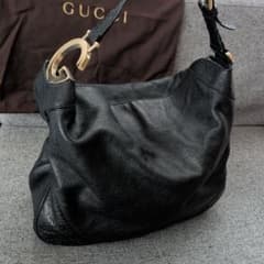 お値下げ不可 GUCCI ブラックレザー ショルダーバッグ Gロゴ - メルカリ