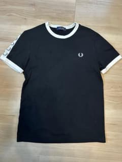 R*o様 最終値下げ【美品】FRED PERRY ショートスリーブリンガーTシャのサムネイル