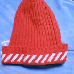 オフホワイト　OFF-WHITE ニット帽　赤　レッドのサムネイル