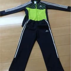 adidasのサムネイル