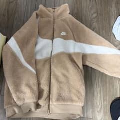 NIKE ボアジャケット ベージュ ホワイトのサムネイル