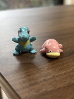 美品　びっくらたまご ポケモン ワニノコ ヤドン ミニフィギュア pokemonのサムネイル