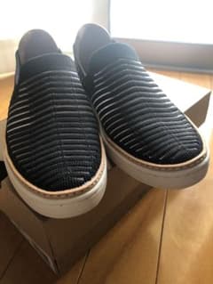 美品UGG スニーカー　スリッポン　黒　美品のサムネイル