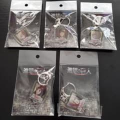 進撃の巨人 アクリルキーホルダー 5種 - メルカリ
