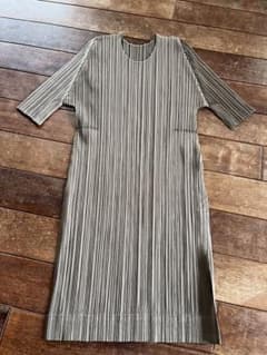 PLEATS PLEASEのサムネイル