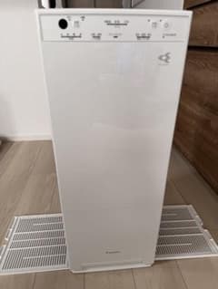 美品ダイキンホワイト 空気清浄加湿機 スリムタイプ - メルカリ