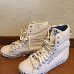 アディダススニーカーのサムネイル