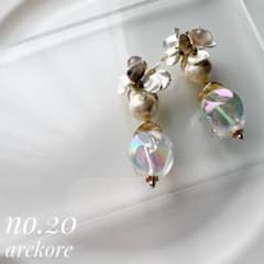 【no.20】白銀フラワー×コットンパール×オーロラビーズ ピアス/イヤリングのサムネイル