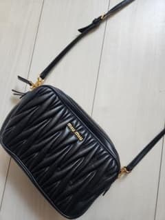 【美品】 miumiu ミュウミュウ　マテラッセ　ショルダー　バッグ　黒のサムネイル