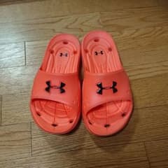 schue様専用　アンダーアーマー　サンダルのサムネイル