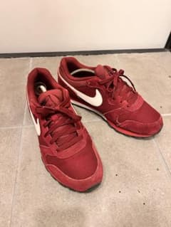 ナイキ　nike スニーカー　赤 値下げしました！のサムネイル