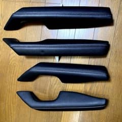美品　送料込　アームレスト　トヨタ純正 ハイラックス GUN125 ドアトリムのサムネイル