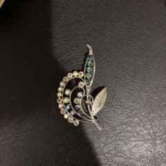 リーフモチーフ ラインストーン ブローチのサムネイル