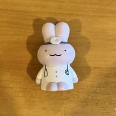 ホワイトタイガーとブラックタイガー うさぎ先生　フィギュア　ミニサイズ