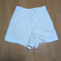 ZARA ホワイト ショートパンツ Mサイズのサムネイル