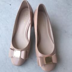 パンプス エナメル ヌードカラー 美品 サイズ5のサムネイル