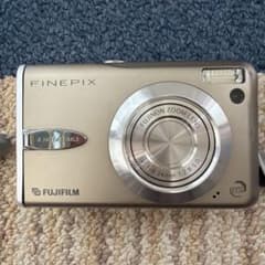 FUJIFILM FinePix F30 xDカード1GB 充電器付 動作確認済のサムネイル