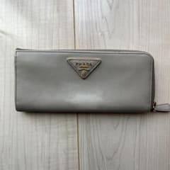 PRADA グレー ジュレザー 長財布 - メルカリ