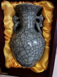 中国 龍泉窯 青磁花瓶 箱付き 現状品のサムネイル