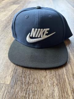 Nike ネイビー ブラック キャップ　美品のサムネイル