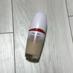 SHISEIDO エッセンス スキングロウ ファンデーション140番のサムネイル