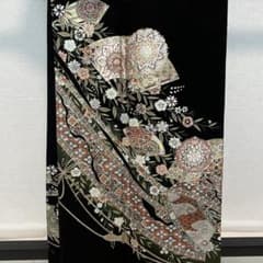 D659 黒留袖　さが美　作家物　華文　扇　銀彩　正絹　着物　袷　極美品 D659 黒留袖 さが美 作家物 華文 扇 銀彩 正絹 着物 袷 極美品 - メルカリ
