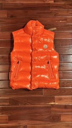 MONCLER アンファンダウンベスト オレンジ - メルカリ