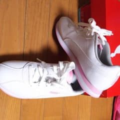 PUMAランニングシューズのサムネイル
